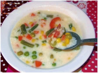 Сырный суп с овощной смесью